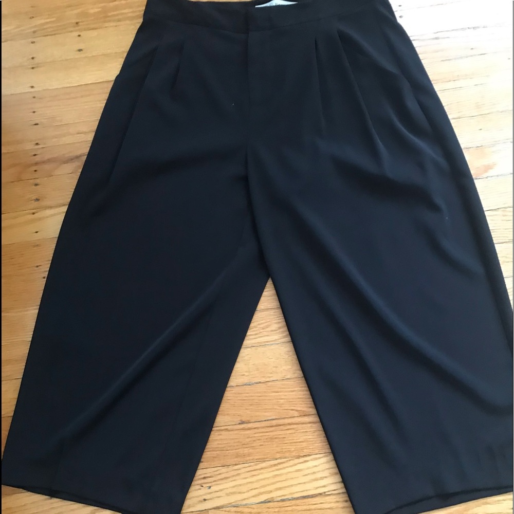 Rachel Roy black cropped pants in seize 6